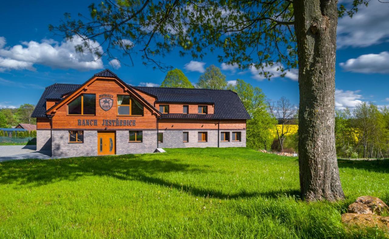 Hotel Ranch Jestrebice Hermanicky Zewnętrze zdjęcie