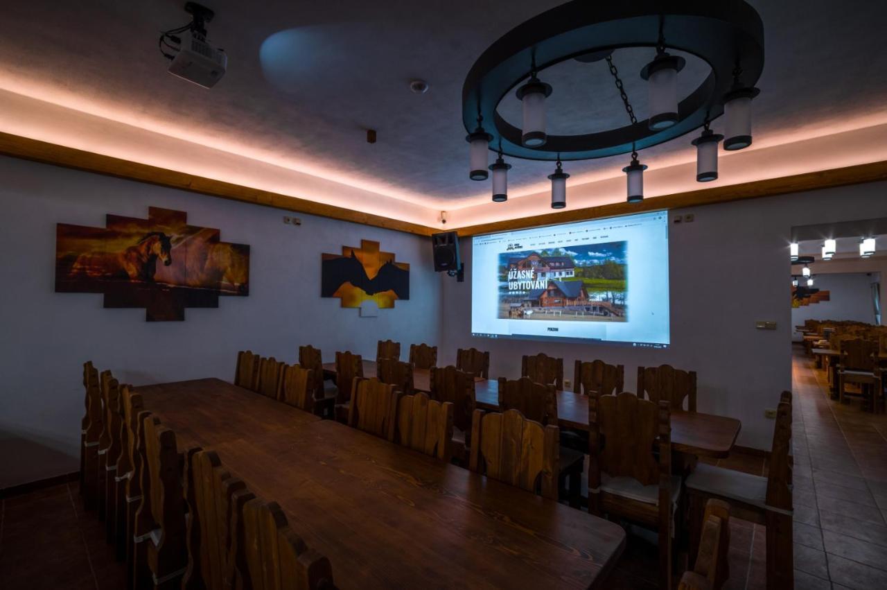 Hotel Ranch Jestrebice Hermanicky Zewnętrze zdjęcie