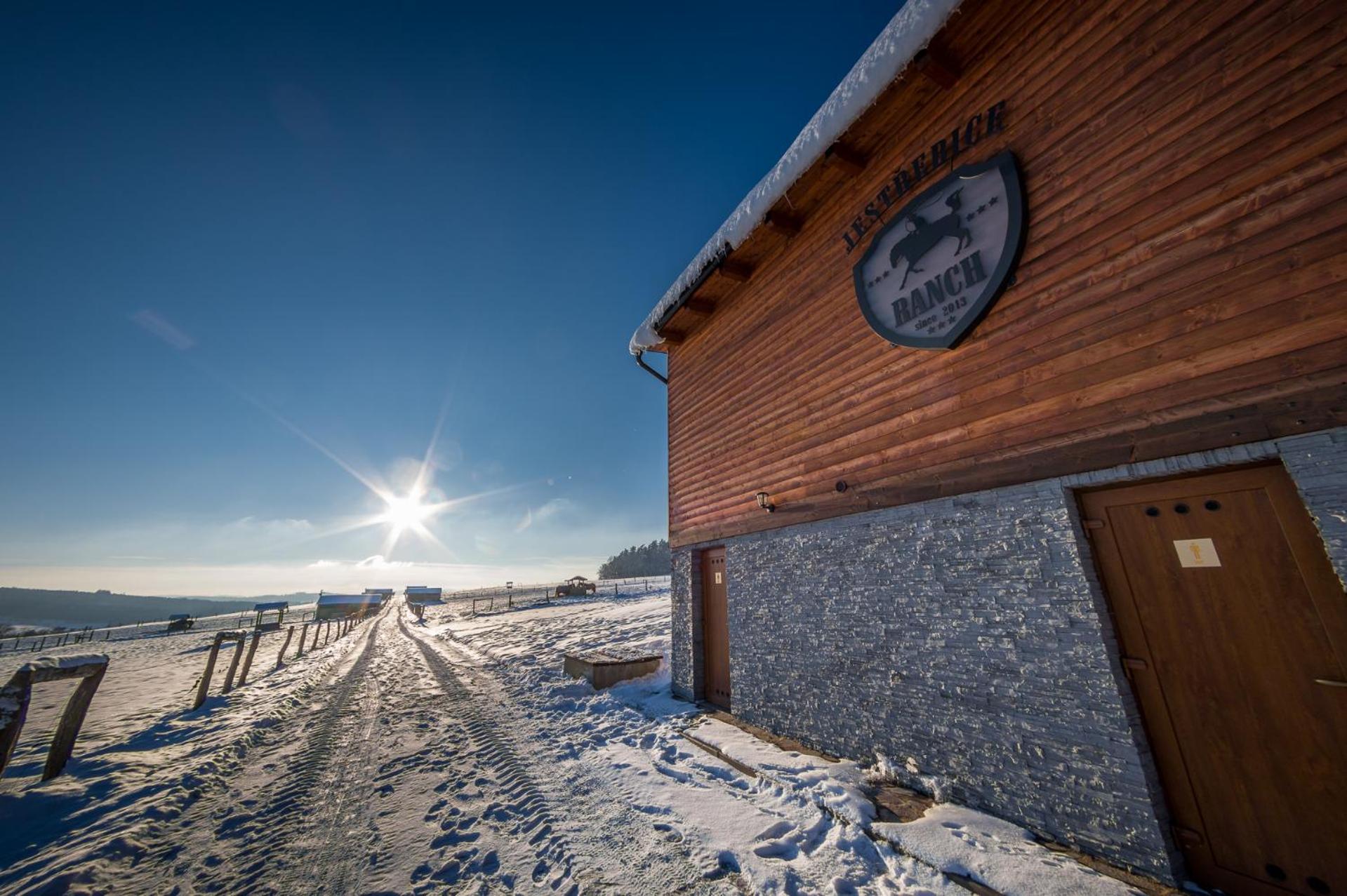 Hotel Ranch Jestrebice Hermanicky Zewnętrze zdjęcie